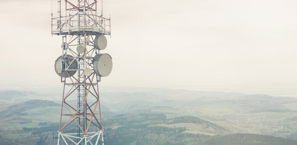 antenna-danielkrason bigstockfoto